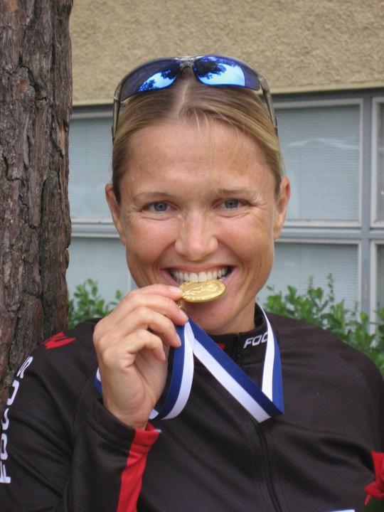 Katariina Laakkonen kilpaili tällä kaudella ensimmäisen kerran kotimaassa. Tuloksena ikäluokkien Suomen mestaruus (N30 aika-ajo).