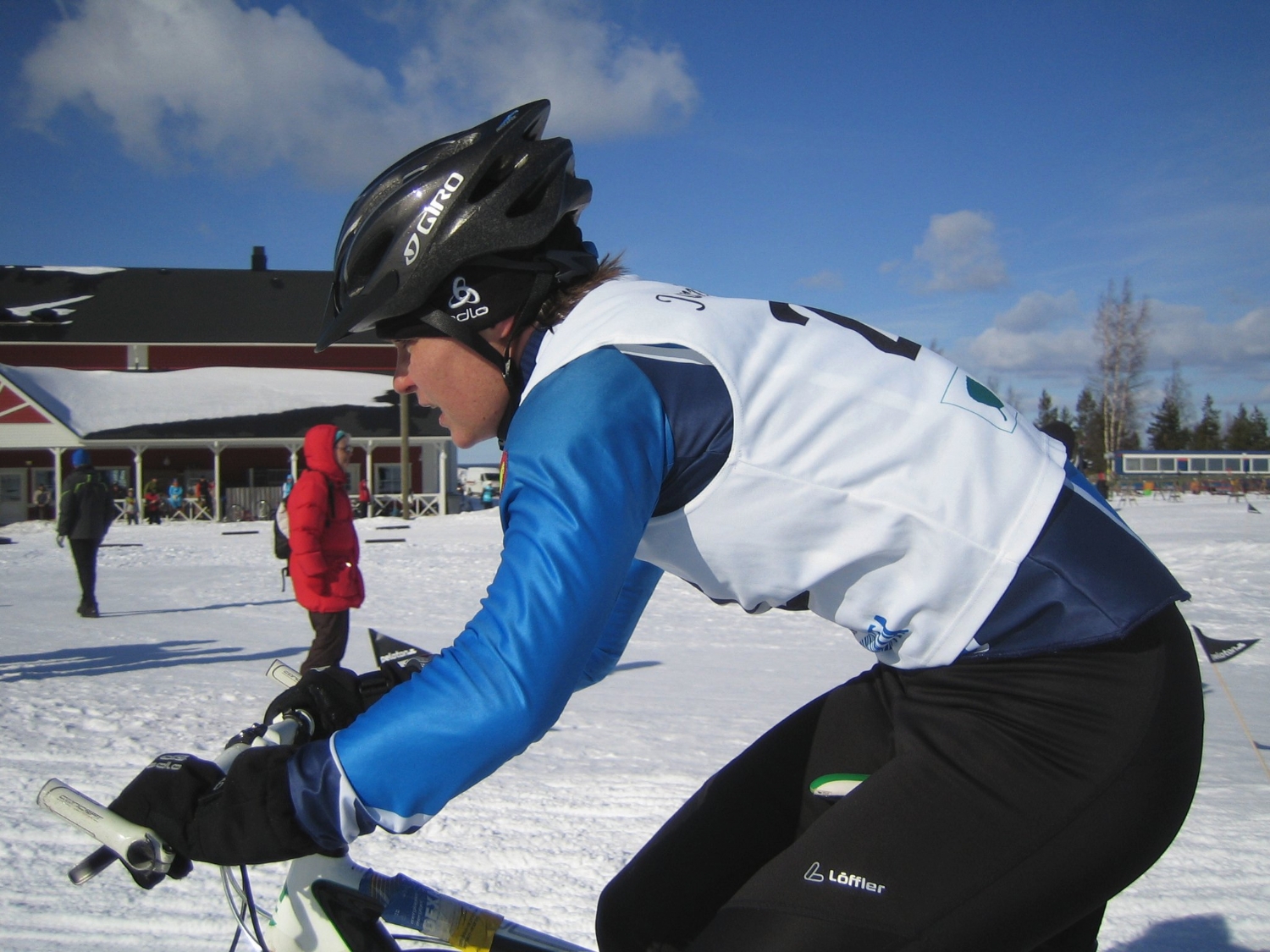 Talvitriahtlonin maailmanmestaruuksista kisattiin 26.3. Jämijärvellä. Mari Marttinen voitti N40-luokan. Ikäsarjojen kisamatkat olivat 3km juoksu - 8km maastopyöräily ja 6km hiihto. Pyöräilyosuus oli kisan haastavin, sillä reittiin kuului paljon pehmeää latupohjaa. Mari ratkaisi kilpailun edukseen ohittamalla hiihto-osuudella hopealle sijoittuneen italialaisen Stefania Valsecchin.