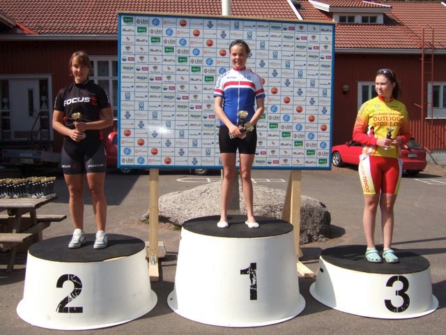 Maantiecup jatkui 21.-22.5. Säkylässä etappiajolla. N18-luokassa Vilma Alanko ajoi etapeilta kaksi palkintopallitilaa ja täten kokonaiskilpailusta kakkospaikan CCH:n Veera Väkevän jälkeen. Anne Palm (CCH) voitti naisten elite-luokan kokonaiskilpailun ja hän jatkaa myös maantiecupin kärjessä. Viimeisellä etapilla Kirsi Väinölä oli toinen.